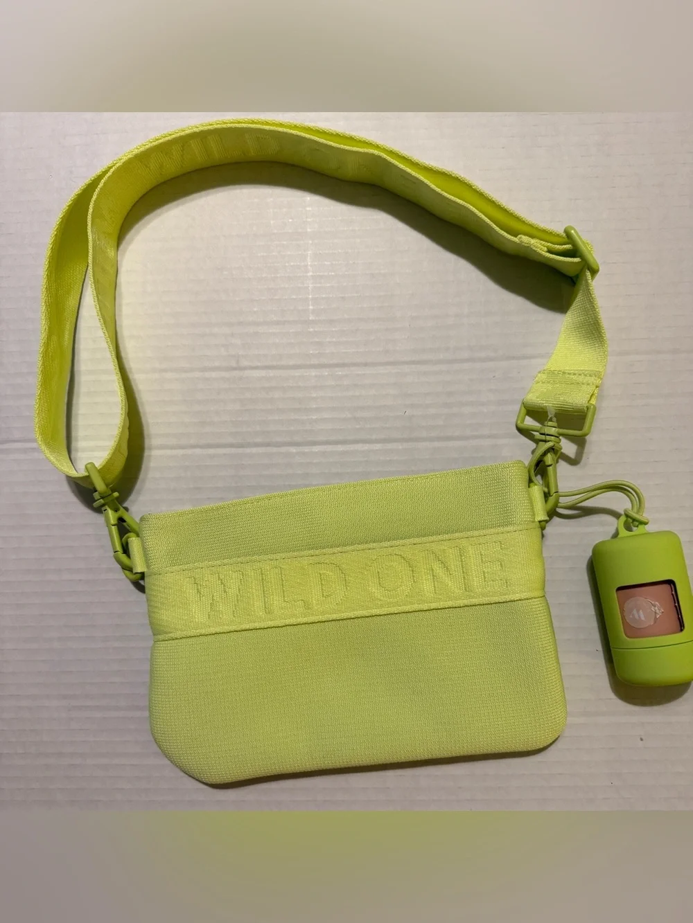 Wild One Treat Pouch Limited Edition Limeade Neon Green Poop Bag Dispenser NWOT
